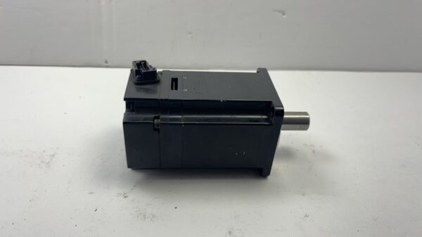 Yaskawa SGMPH-04AAE41D 200VAC Servo Motor, 400W, 3000rpm Used CNC - Image 2